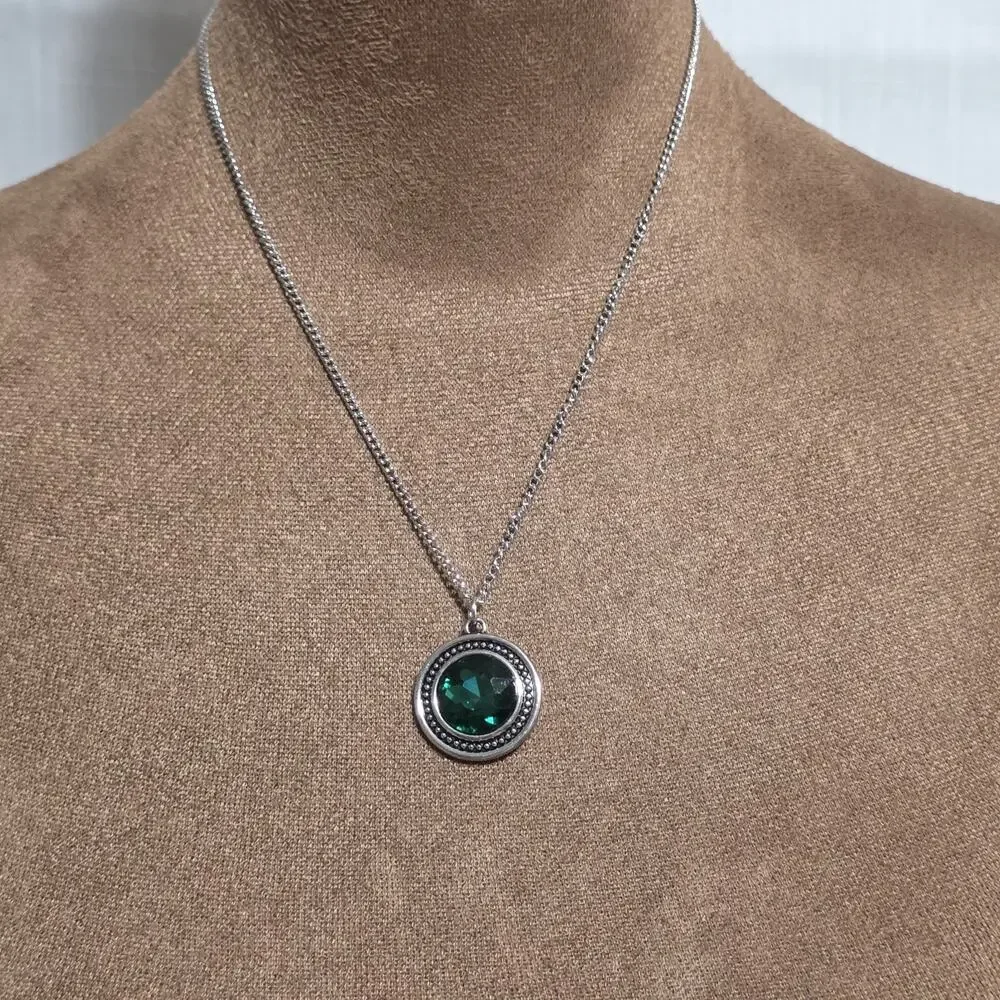 Paparazzi Emerald Green Rhinestone Pendant Necklace Silver Tone Jewelry